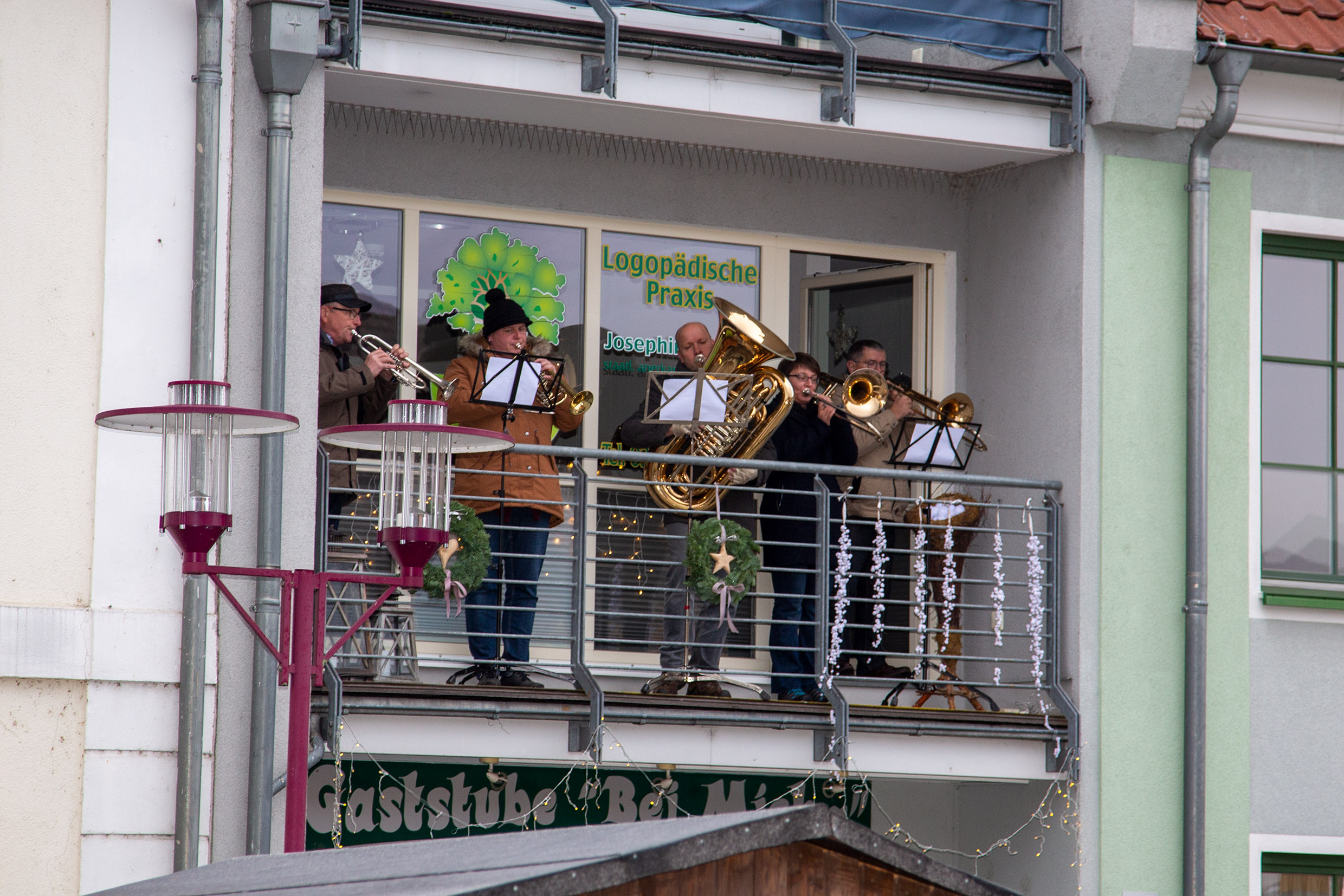 Zur Eröffnung die beliebten Posaunenklänge vom Balkon