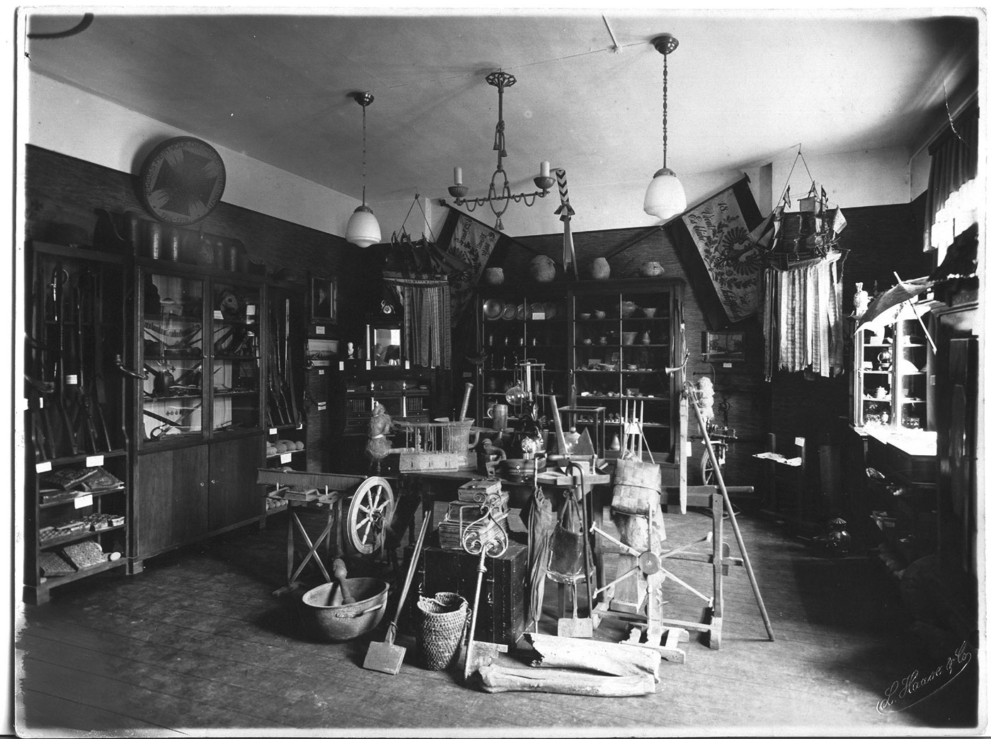 Blick in die heimatliche Sammlung die H. Trebbin 1933 in Müllrose eröffnete